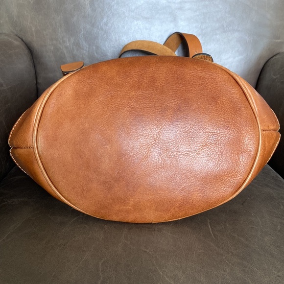 LIKE NEW Patricia Nash “Enna Bucket” bag - Picture 2 of 3